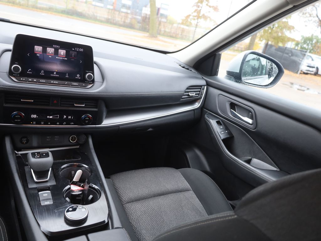 2024 Nissan Rogue SV Image 21 of 39