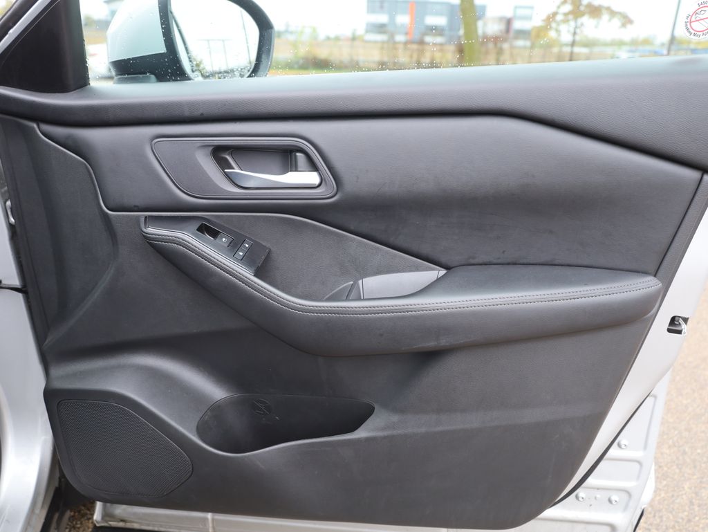 2024 Nissan Rogue SV Image 28 of 39