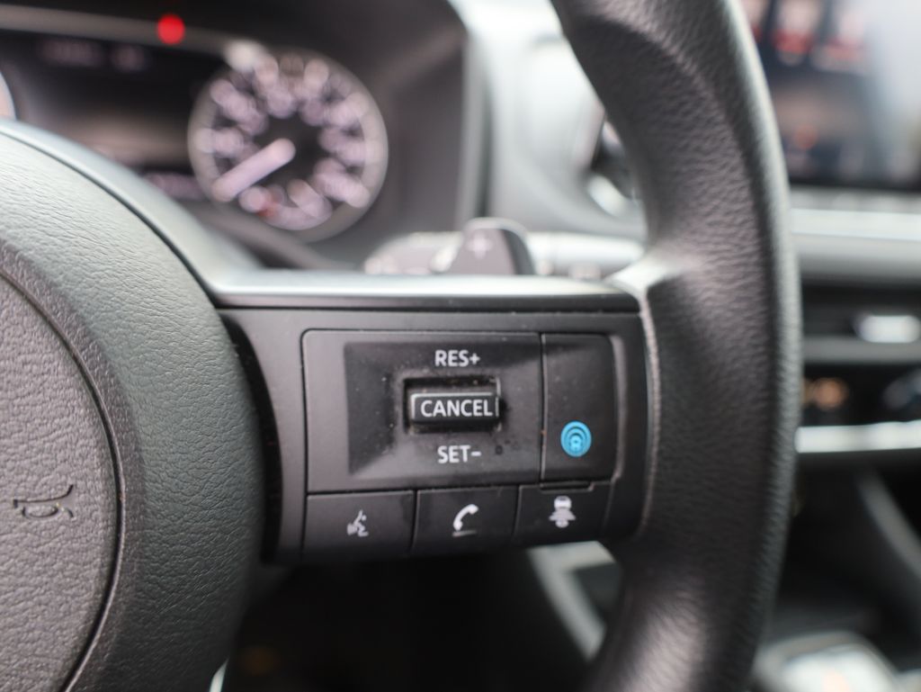 2024 Nissan Rogue SV Image 33 of 39