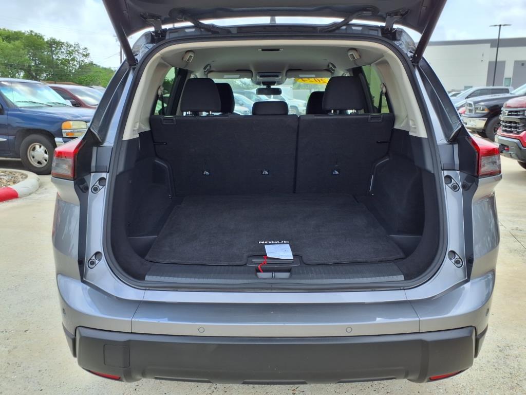 Vehicle image 9 of 31