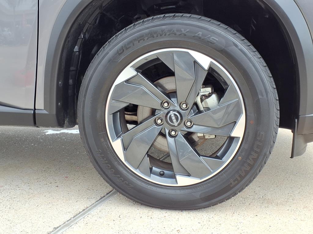 Vehicle image 12 of 31