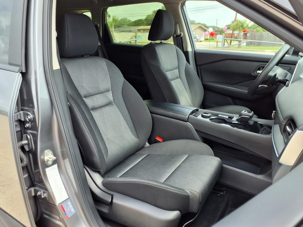 Vehicle image 15 of 31