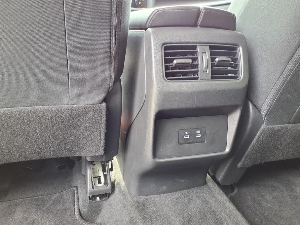 Vehicle image 19 of 31