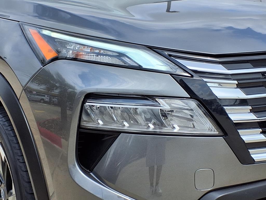 Vehicle image 10 of 31
