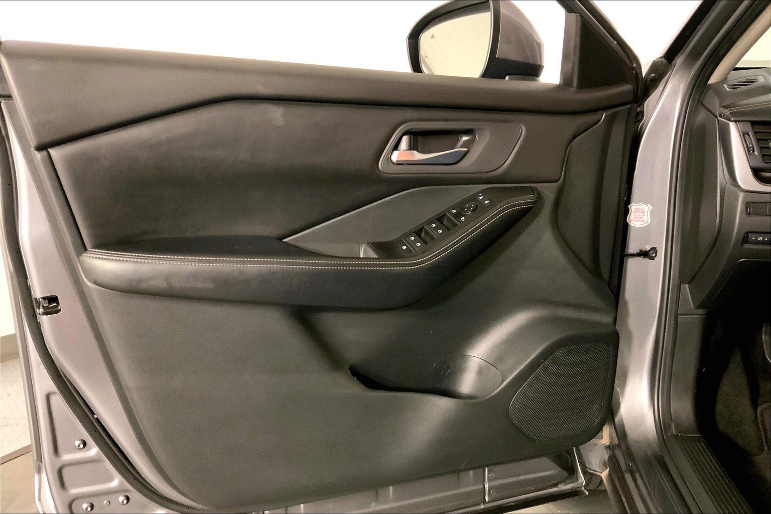 2024 Nissan Rogue SV Image 23 of 32