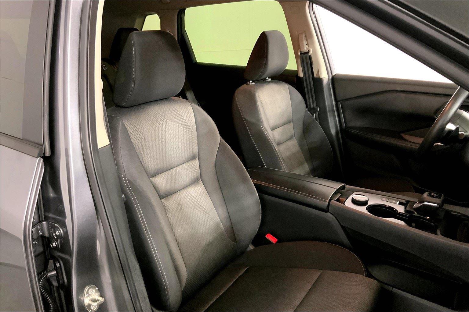 2024 Nissan Rogue SV Image 13 of 32