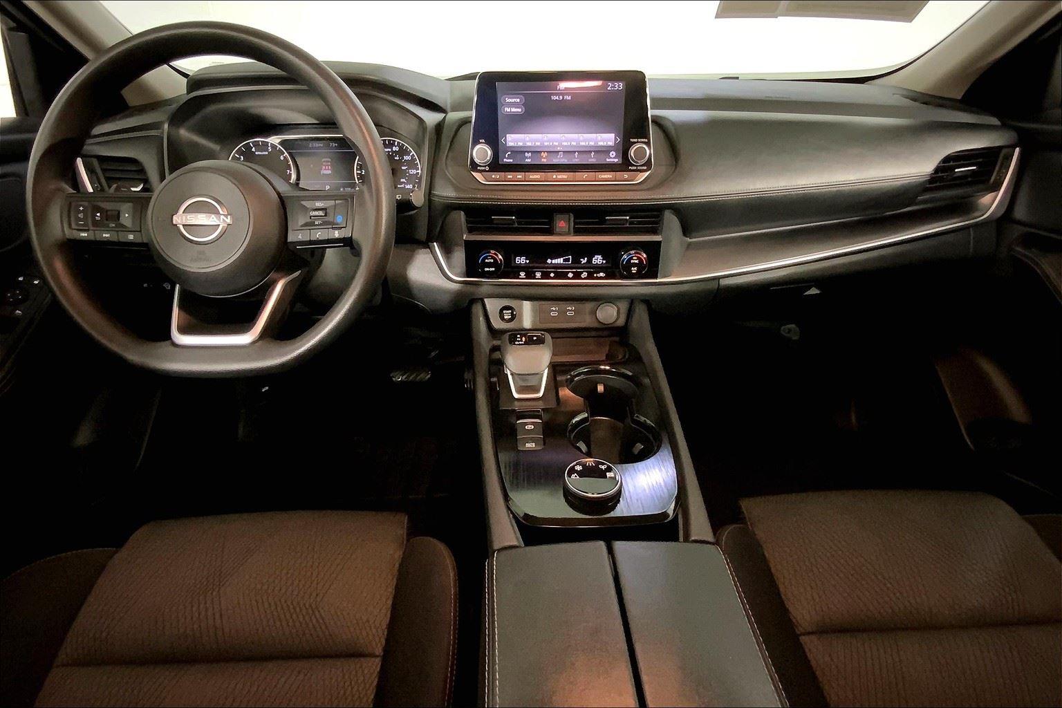 2024 Nissan Rogue SV Image 15 of 32