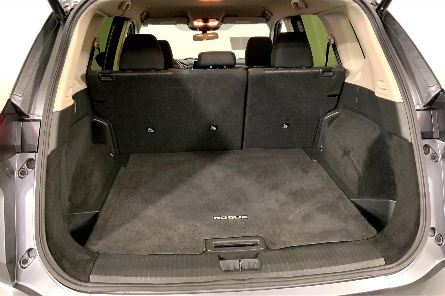 2024 Nissan Rogue SV Image 10 of 32