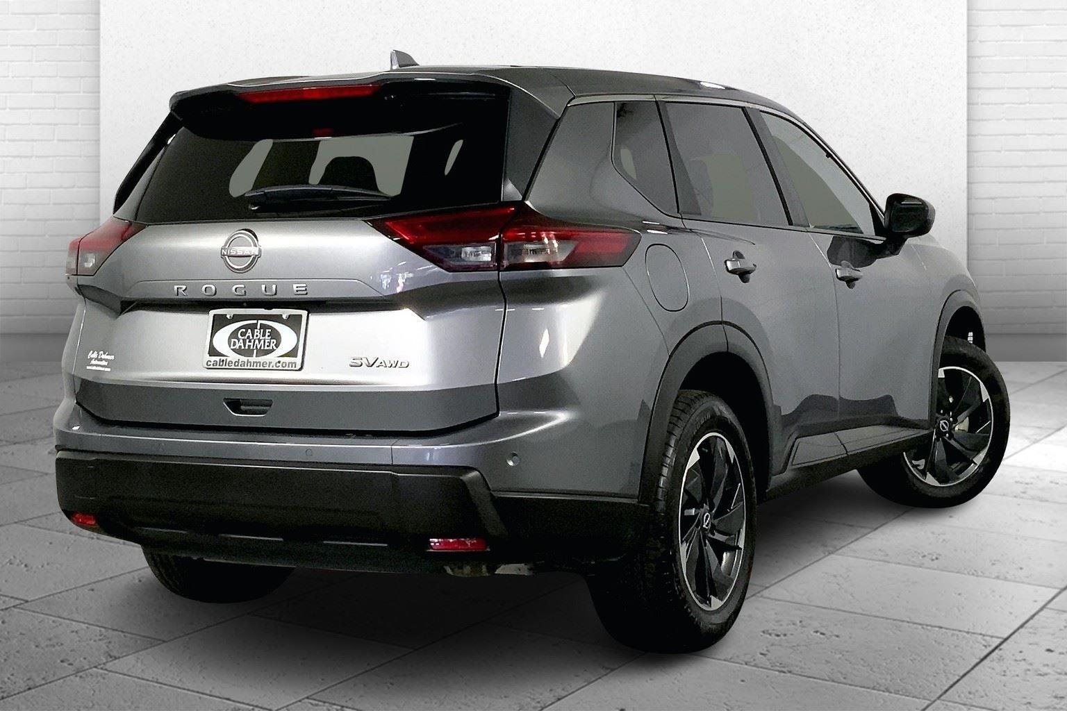 2024 Nissan Rogue SV Image 4 of 32