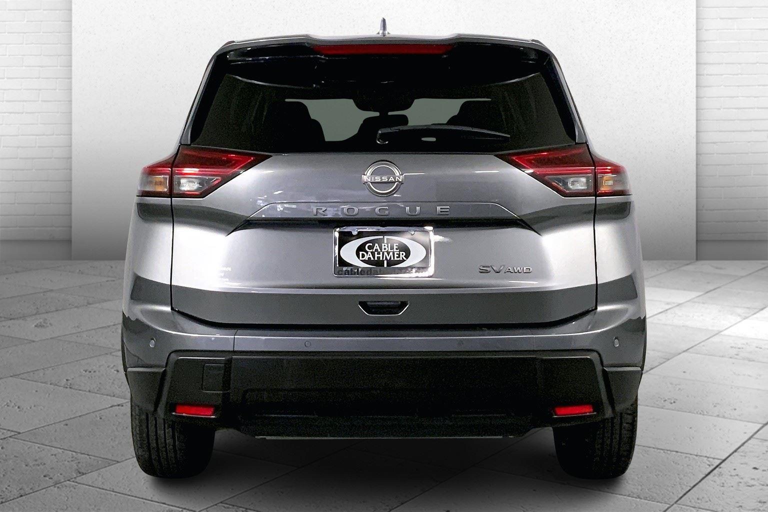 2024 Nissan Rogue SV Image 5 of 32