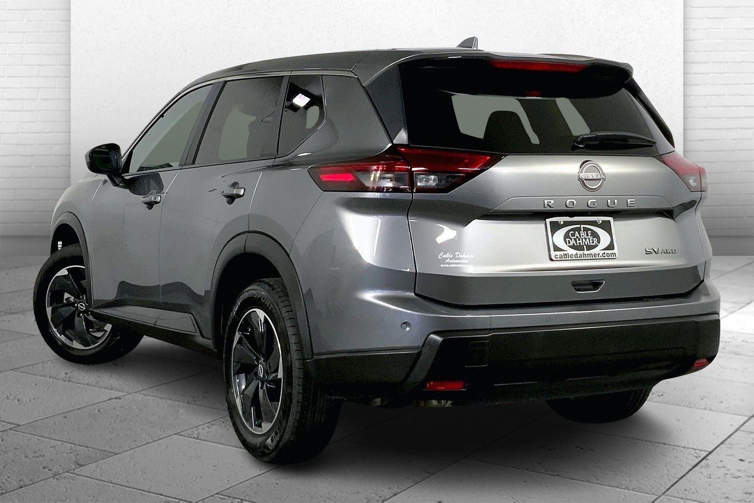 2024 Nissan Rogue SV Image 6 of 32