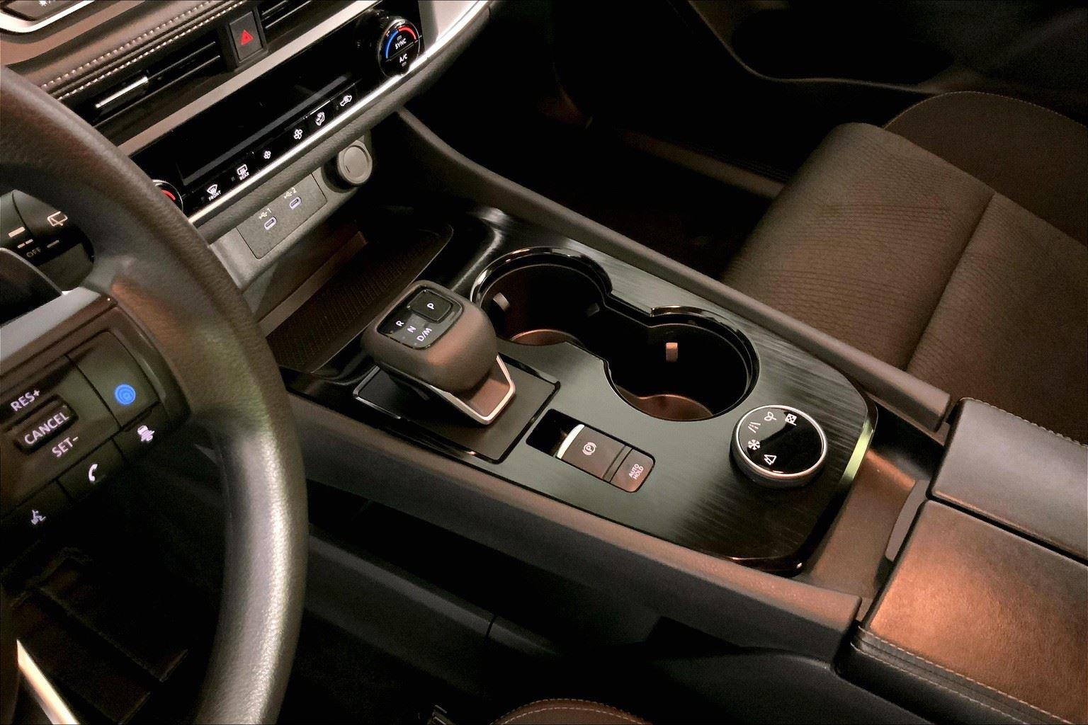 2024 Nissan Rogue SV Image 22 of 32