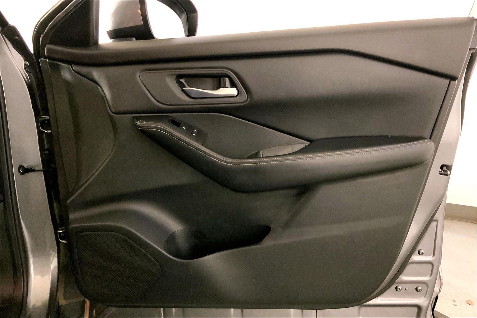 2024 Nissan Rogue SV Image 24 of 32