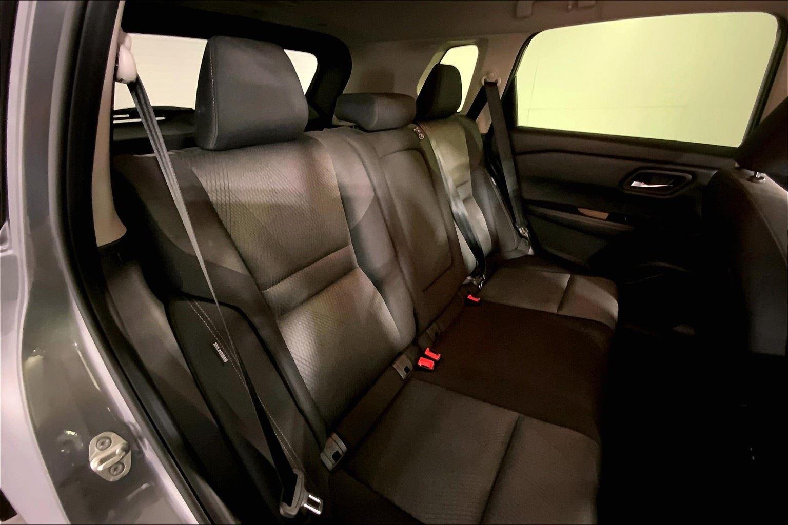 2024 Nissan Rogue SV Image 11 of 32