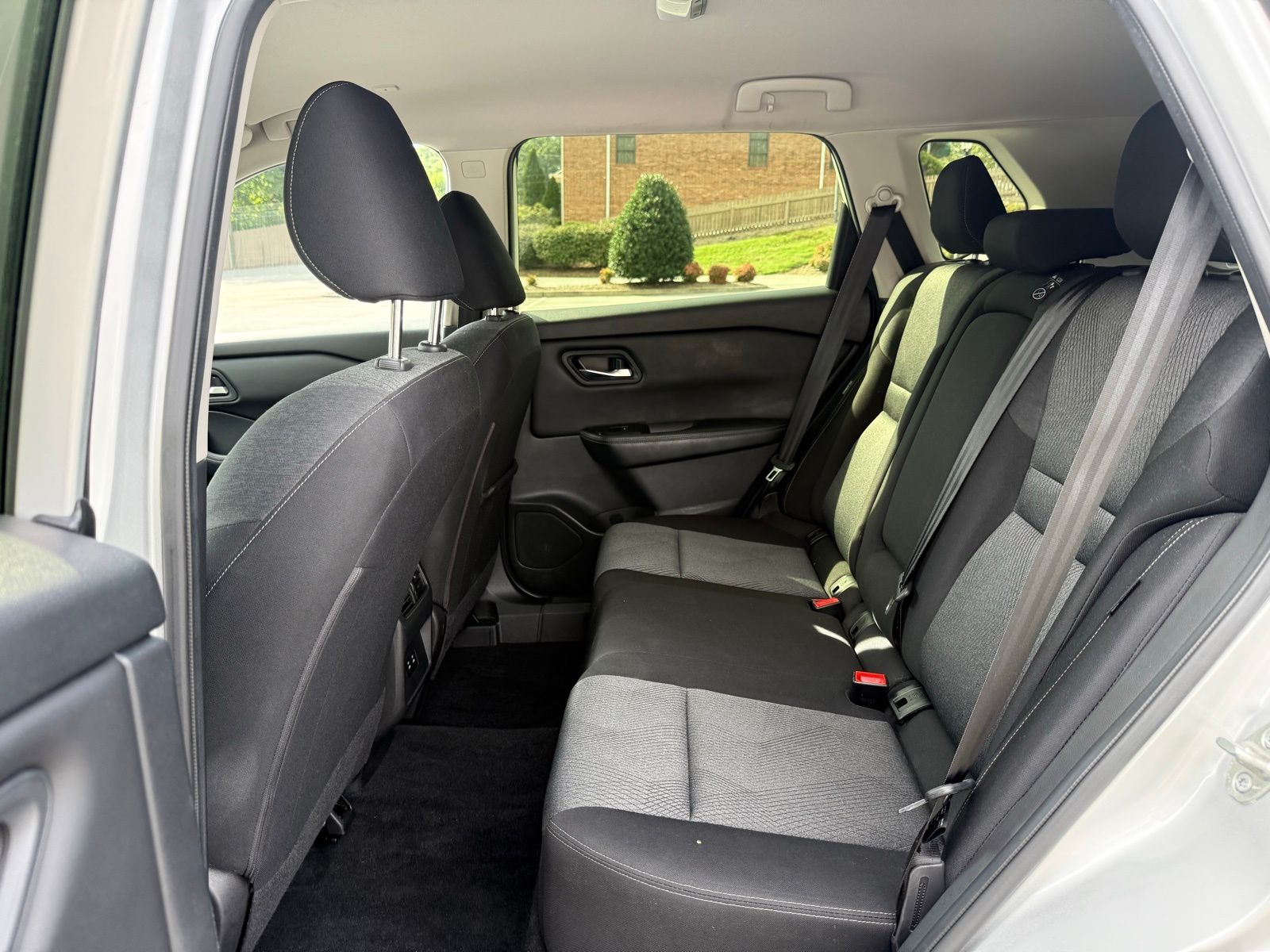 2024 Nissan Rogue SV Image 15 of 33