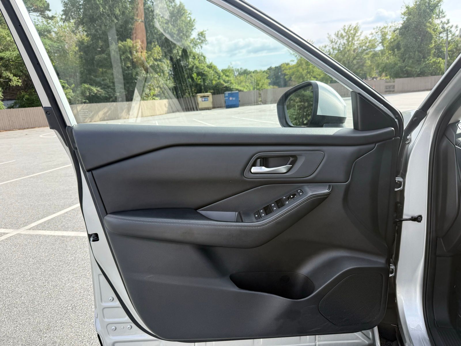 2024 Nissan Rogue SV Image 30 of 33