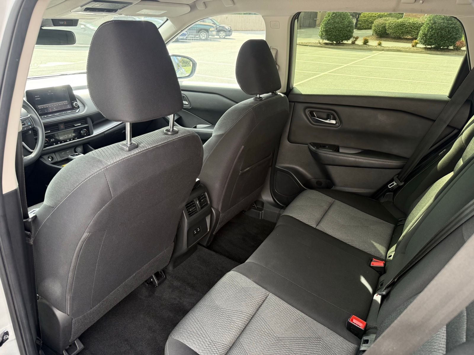 2024 Nissan Rogue SV Image 13 of 33