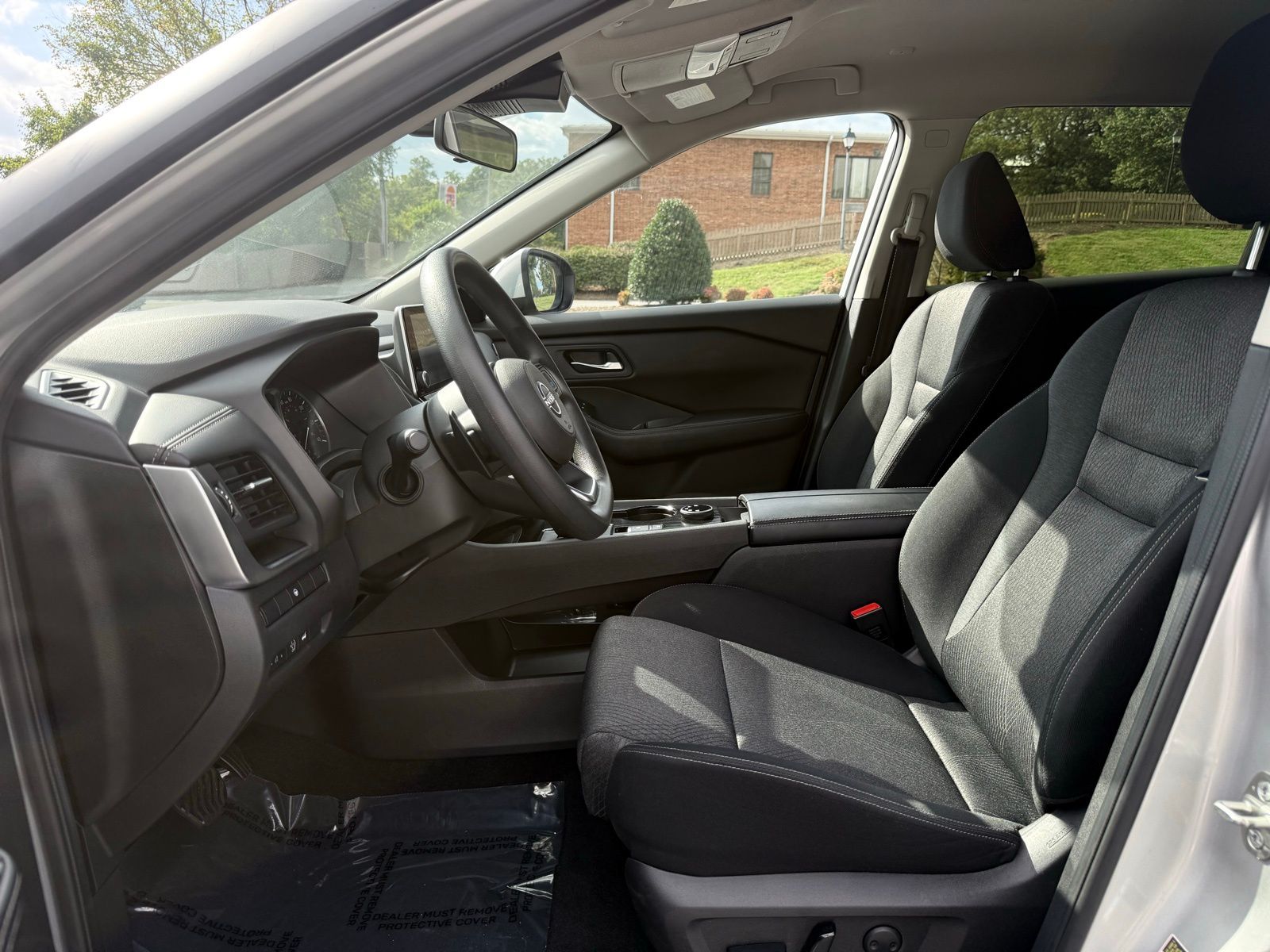 2024 Nissan Rogue SV Image 18 of 33