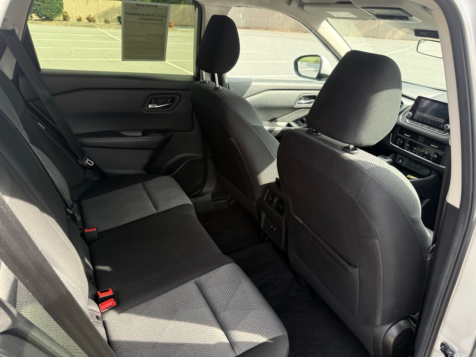 2024 Nissan Rogue SV Image 11 of 33