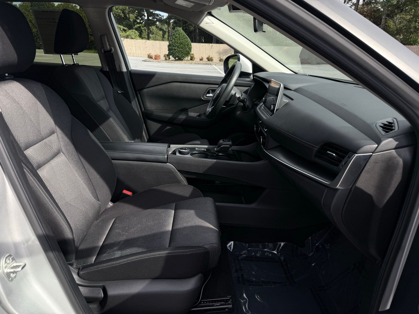 2024 Nissan Rogue SV Image 12 of 33