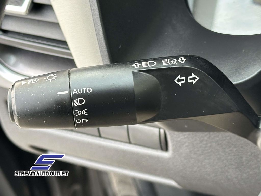 2024 Nissan Rogue SV Image 25 of 36