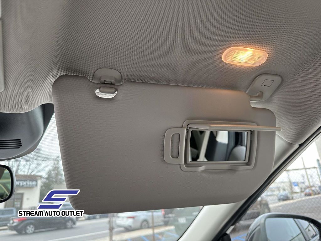 2024 Nissan Rogue SV Image 33 of 36