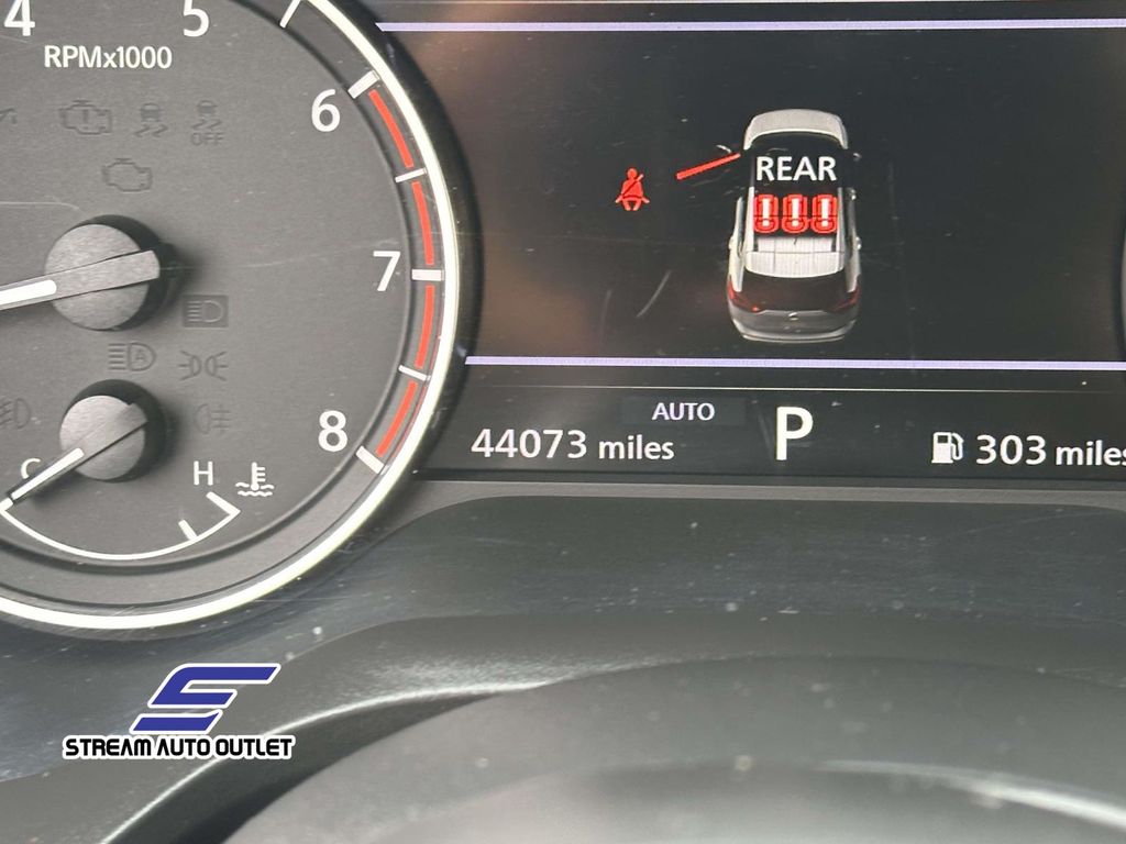 2024 Nissan Rogue SV Image 12 of 36