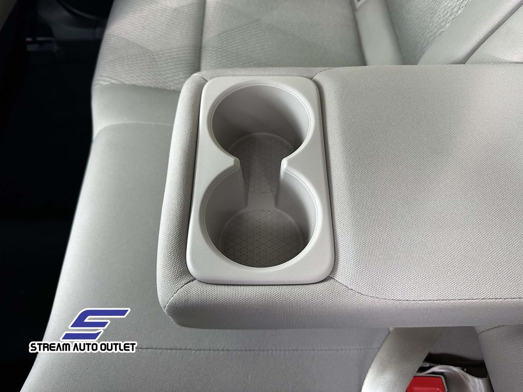 2024 Nissan Rogue SV Image 27 of 36