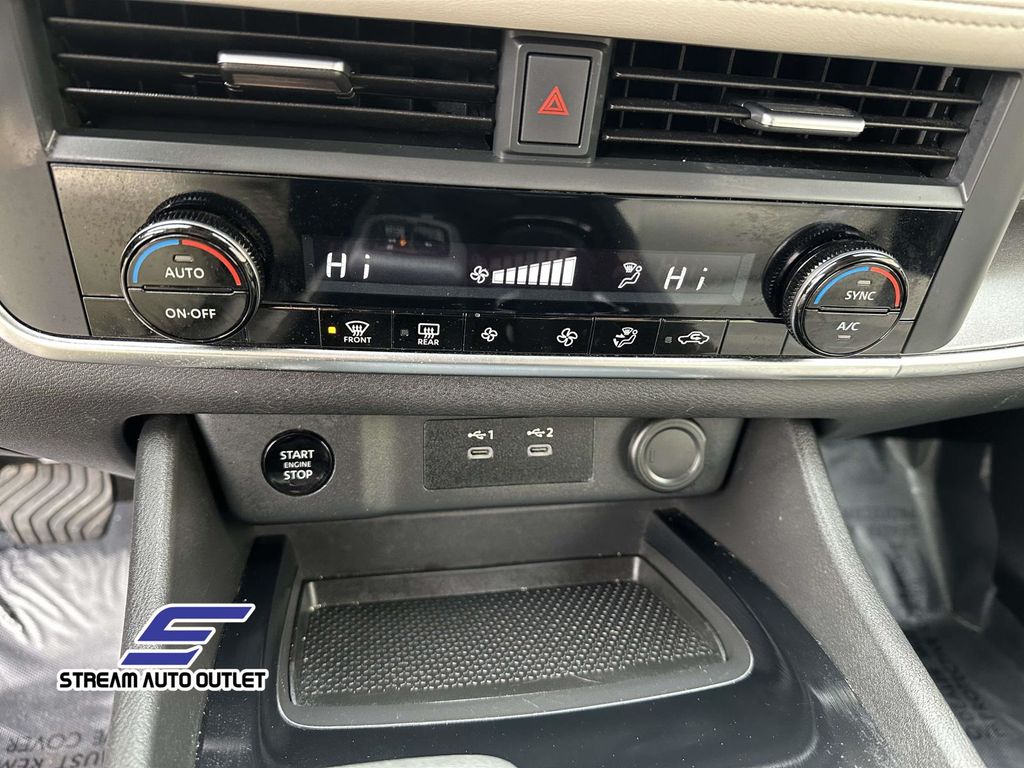 2024 Nissan Rogue SV Image 24 of 36