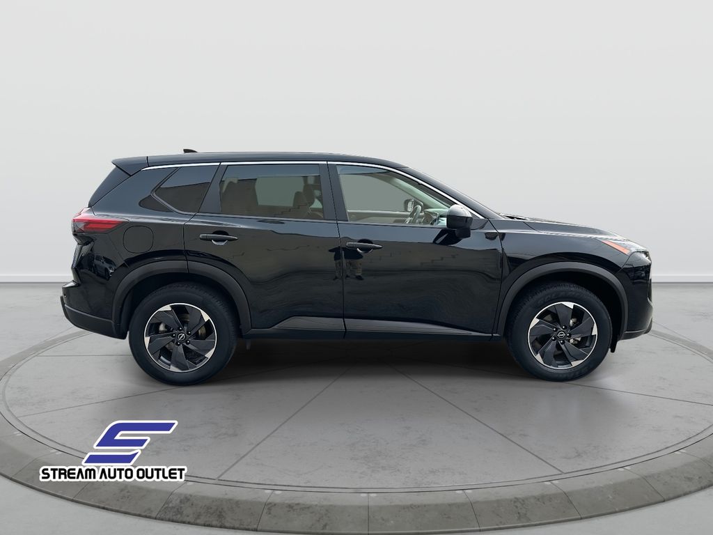 2024 Nissan Rogue SV Image 4 of 36