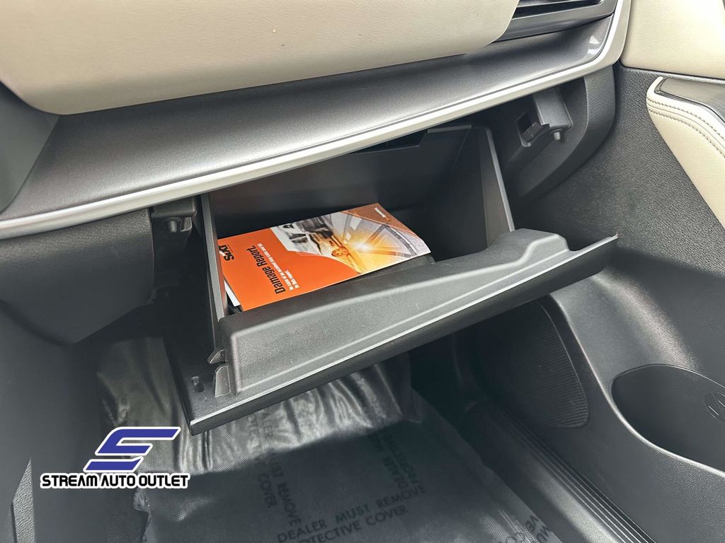 2024 Nissan Rogue SV Image 8 of 36