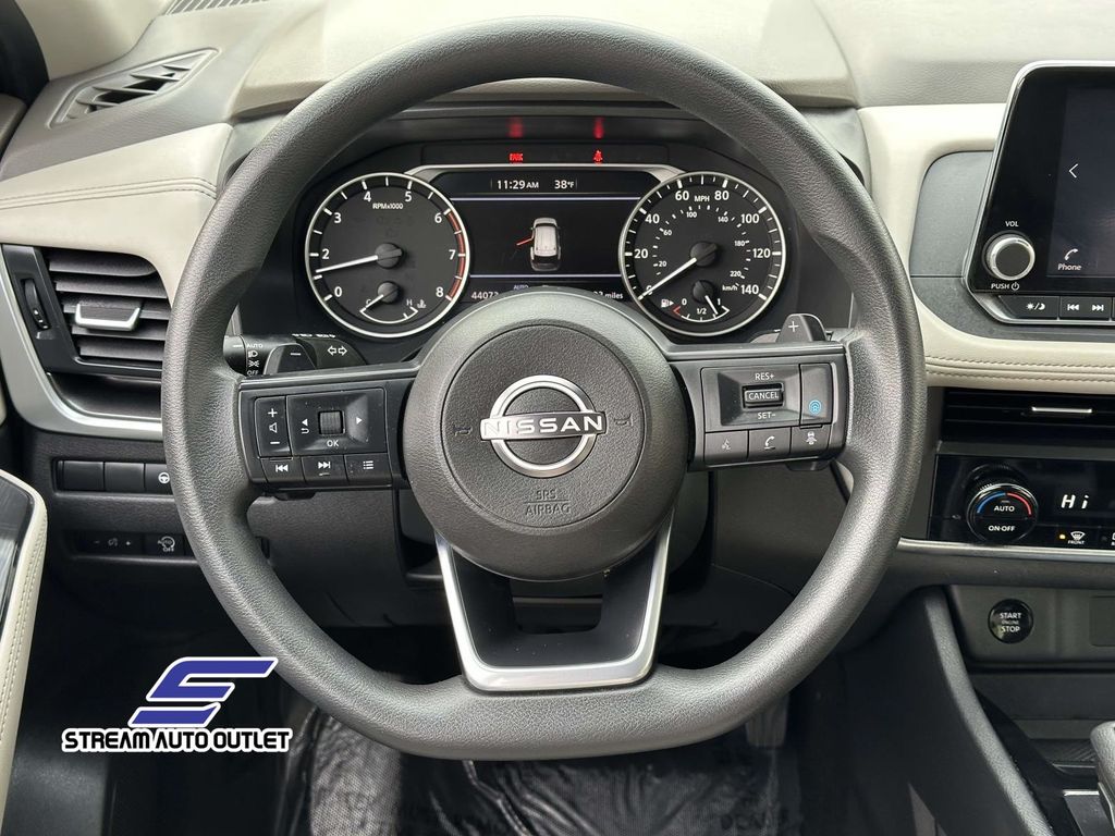 2024 Nissan Rogue SV Image 30 of 36