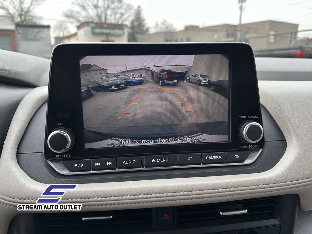 2024 Nissan Rogue SV Image 15 of 36