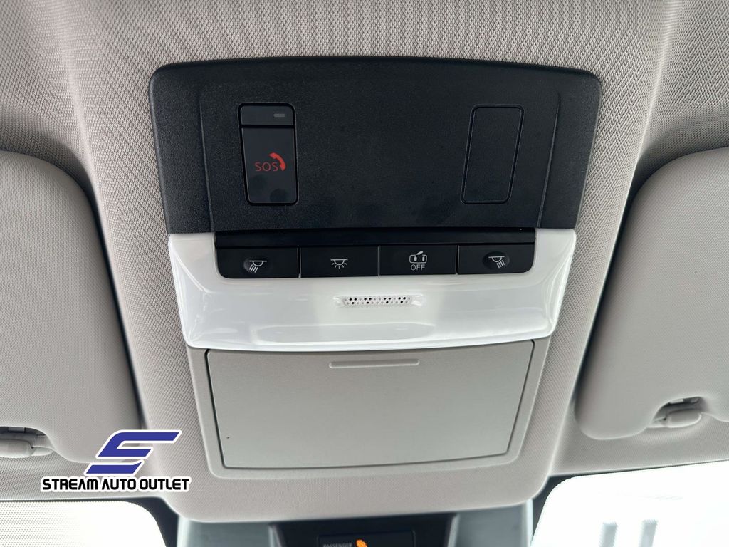 2024 Nissan Rogue SV Image 17 of 36