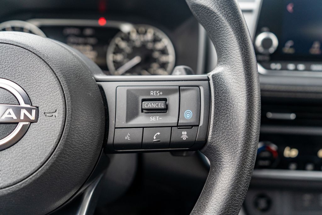 2024 Nissan Rogue SV Image 16 of 37