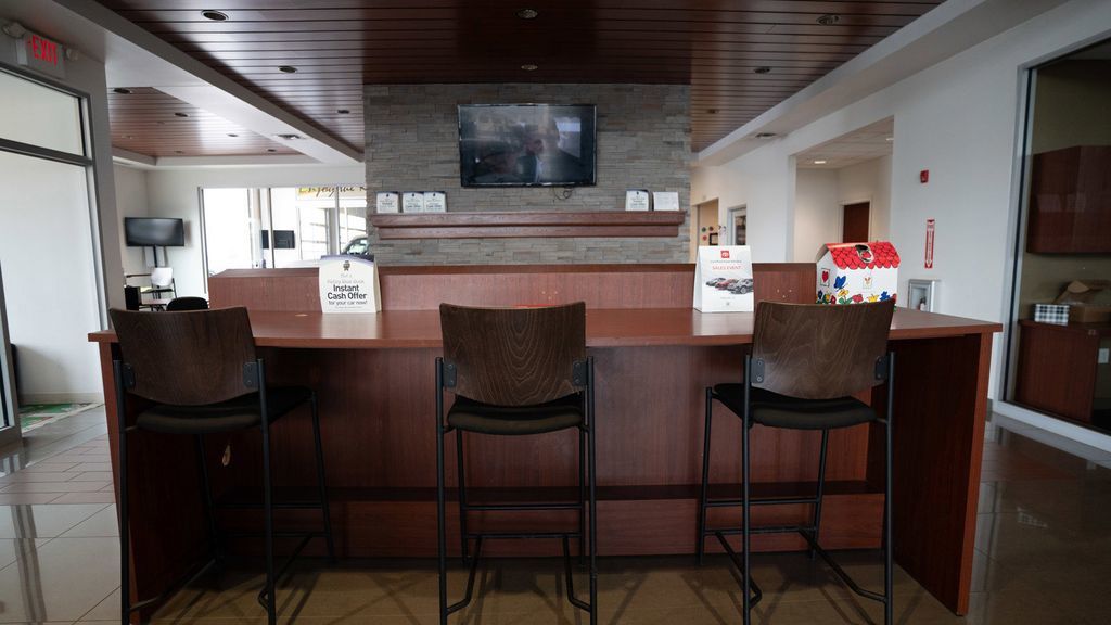 2024 Nissan Rogue SV Image 10 of 37