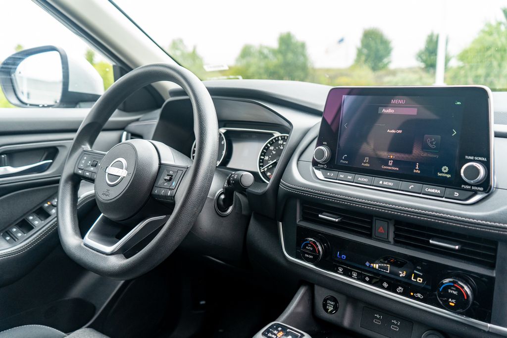 2024 Nissan Rogue SV Image 14 of 37