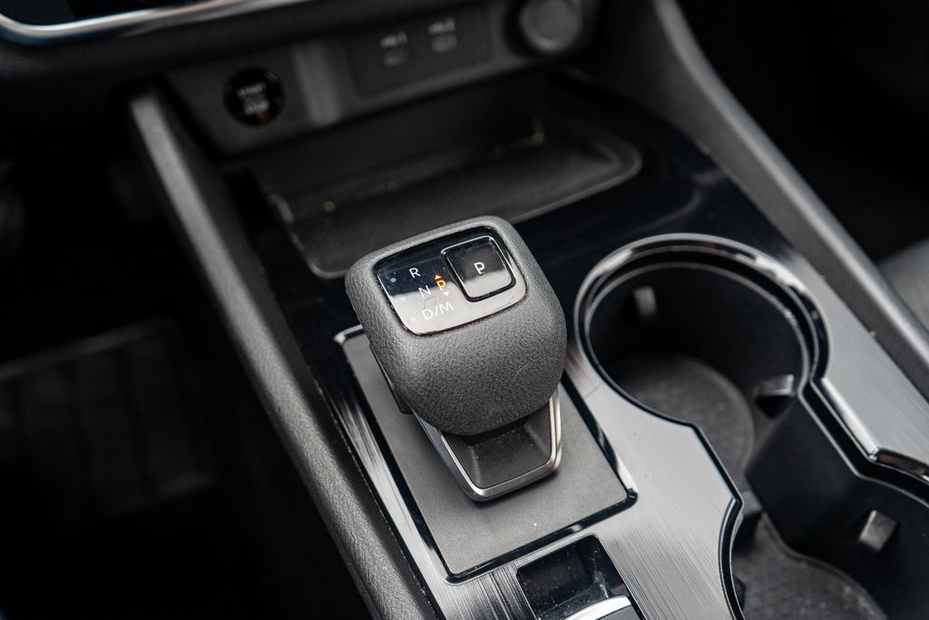 2024 Nissan Rogue SV Image 21 of 37