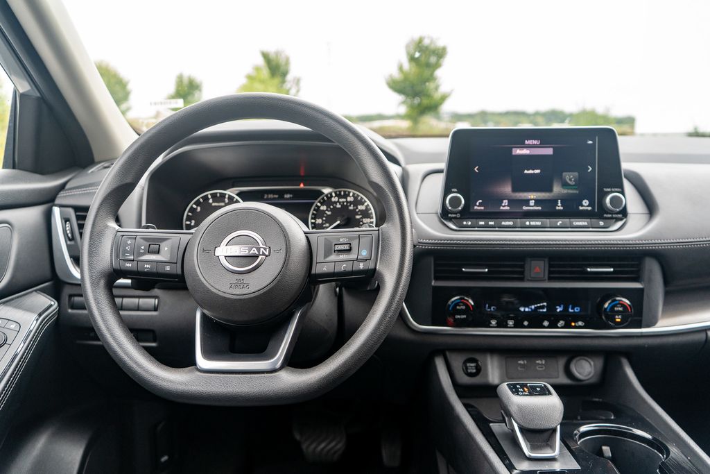 2024 Nissan Rogue SV Image 13 of 37