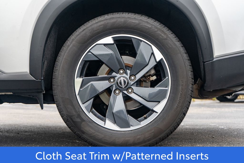 2024 Nissan Rogue SV Image 9 of 37