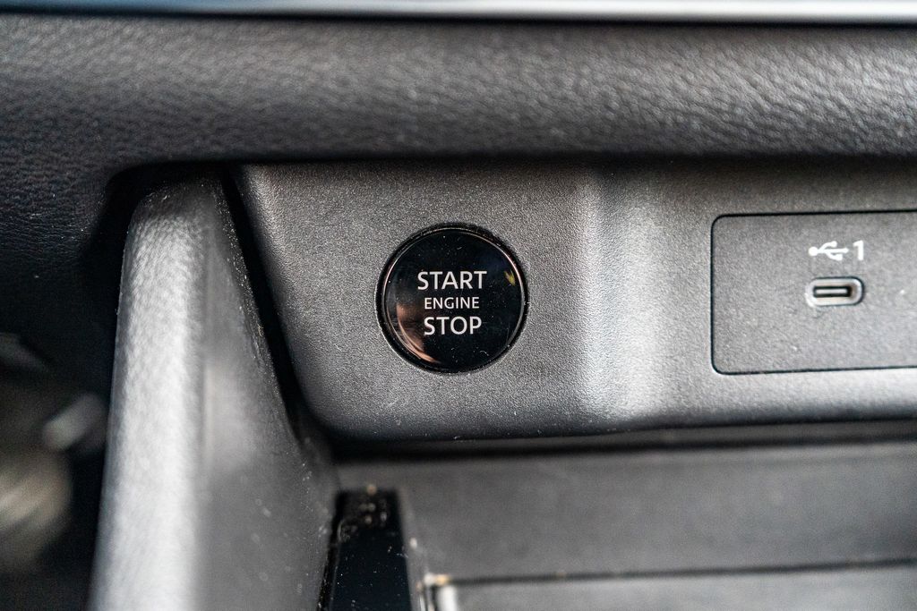 2024 Nissan Rogue SV Image 25 of 37