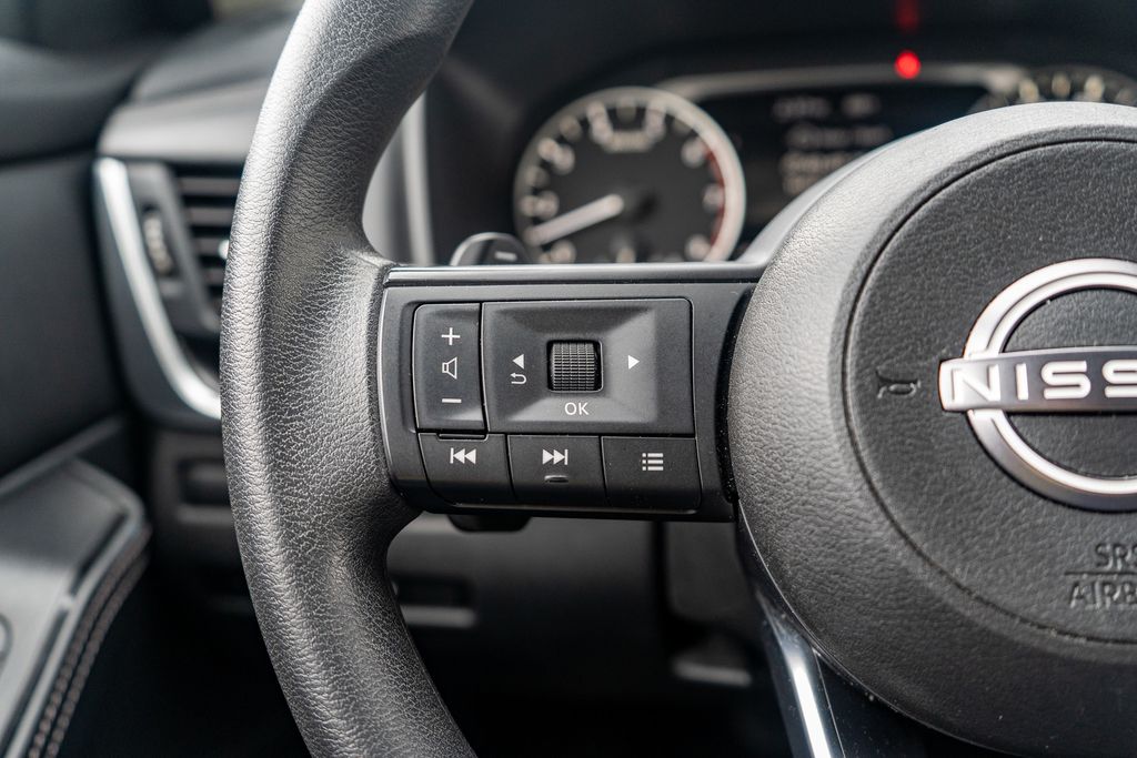 2024 Nissan Rogue SV Image 15 of 37
