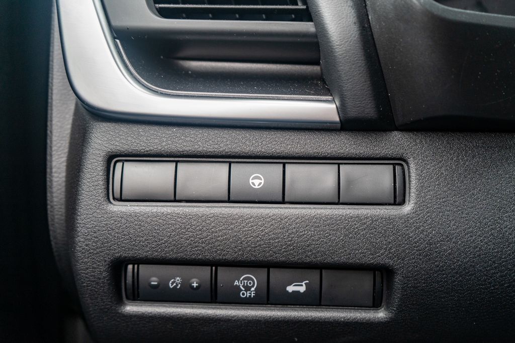 2024 Nissan Rogue SV Image 24 of 37