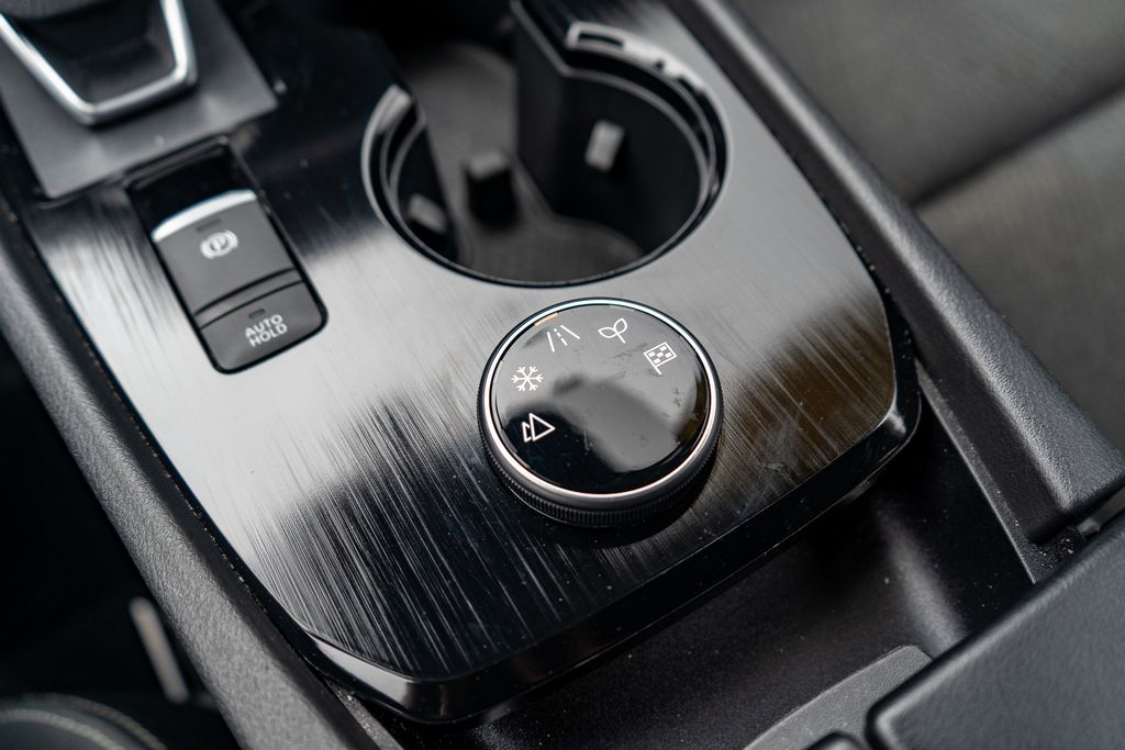 2024 Nissan Rogue SV Image 28 of 37