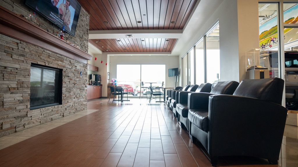 2024 Nissan Rogue SV Image 27 of 37