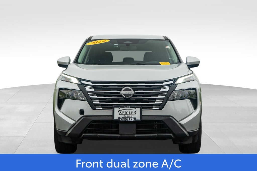 2024 Nissan Rogue SV Image 3 of 37