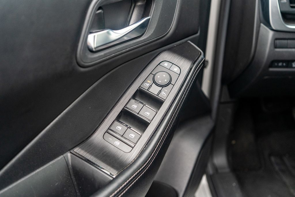 2024 Nissan Rogue SV Image 35 of 37