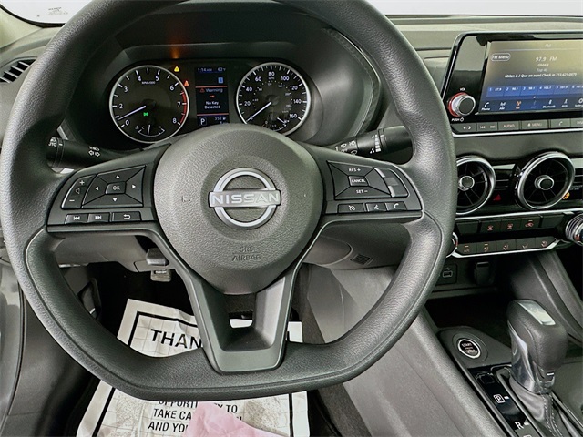Vehicle image 14 of 27