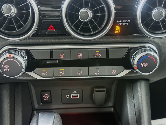 Vehicle image 17 of 27