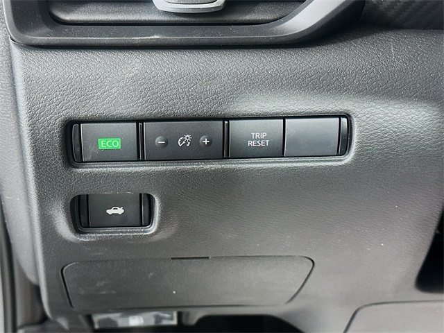 Vehicle image 13 of 27